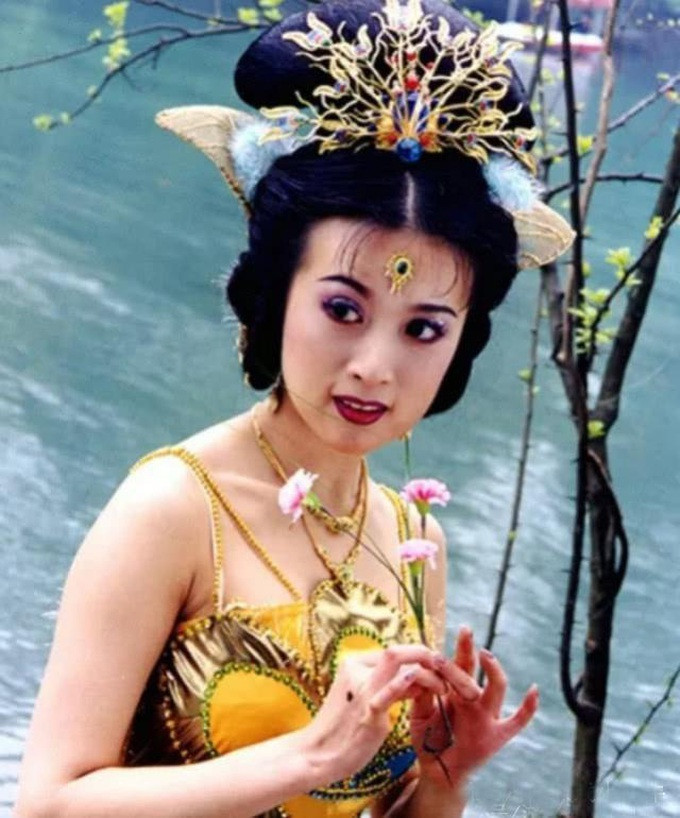 Cuoc song giau sang cua my nhan thi phi nhat dan sao “Tay Du Ky”