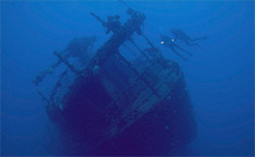 Một bí ẩn khác của hồ Baikal là những vụ mất tích kỳ lạ. Năm 2011, một toán tìm kiếm cứu nạn đã được triển khai để tìm kiếm chiếc du thuyền “Yamaha” cùng 4 người đàn ông đi vào hồ mà không thấy trở lại. Trên du thuyền này là những thủy thủ dạn dày kinh nghiệm nên được hy vọng họ sẽ vượt qua tai nạn nếu có. Trong khi đó, một số người khác thì không tin vào sự thoát nạn của thủy thủ đoàn vì du thuyền đã biến mất không để lại dấu vết, cũng như nhiều vụ mất tích khác trong hồ Baikal.