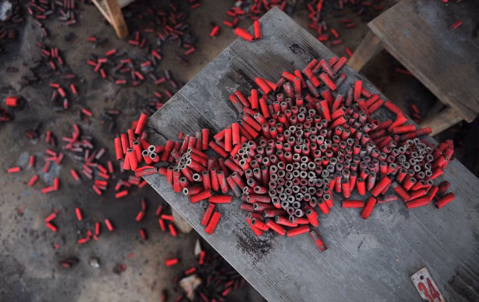 Mới nhất là vụ nổ nhà máy pháo hoa ở làng Hongbeicheng, quận Hepu khu tự trị Choang Quảng Tây, miền nam Trung Quốc hôm qua (21/11) khiến 3 người thiệt mạng và 7 người khác bị thương. Hiện, nguyên nhân vụ việc vẫn đang được cơ quan chức năng điều tra, làm rõ.