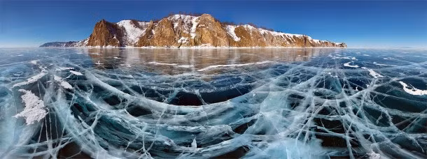 Trong hồ cũng có những đảo nhỏ, lớn nhất là đảo Olkhon. Đây là hòn đảo trên hồ lớn thứ ba thế giới và nó cũng có vô vàn các truyền thuyết thú vị. Có truyền thuyết cho rằng đây là nơi sinh ra Thành Cát Tư Hãn của Mông Cổ. Còn Chúa Giê-su đã đến thăm khu vực này và ban phước lành cho phần phía bắc của hồ Baikal nhưng lại nguyền rủa khu vực phía Nam và phía Tây của khu hồ này khiến người dân địa phương không thể trồng trọt được gì.