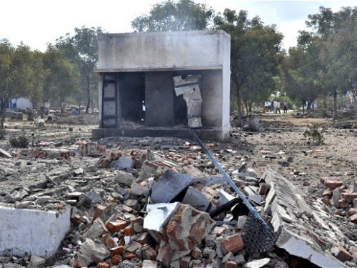 9. Rạng sáng 2/11/2013, một vụ nổ đã xảy ra tại nhà máy pháo hoa Shanalakshmi quận Thanjavur, bang Tamil Nadu của Ấn Độ làm 9 người chết và 12 người bị thương nặng. Cảnh sát cho biết, khoảng 30 người đã đến nhà máy mua pháo hoa và có khoảng 15 công nhân đang làm pháo vào thời điểm xảy ra vụ nổ lúc 2h30 sáng. Có khoảng 10 xe gắn máy đậu bên ngoài nhà máy và rất có thể nguyên nhân gây cháy do tàn thuốc lá chưa được dập tắt.