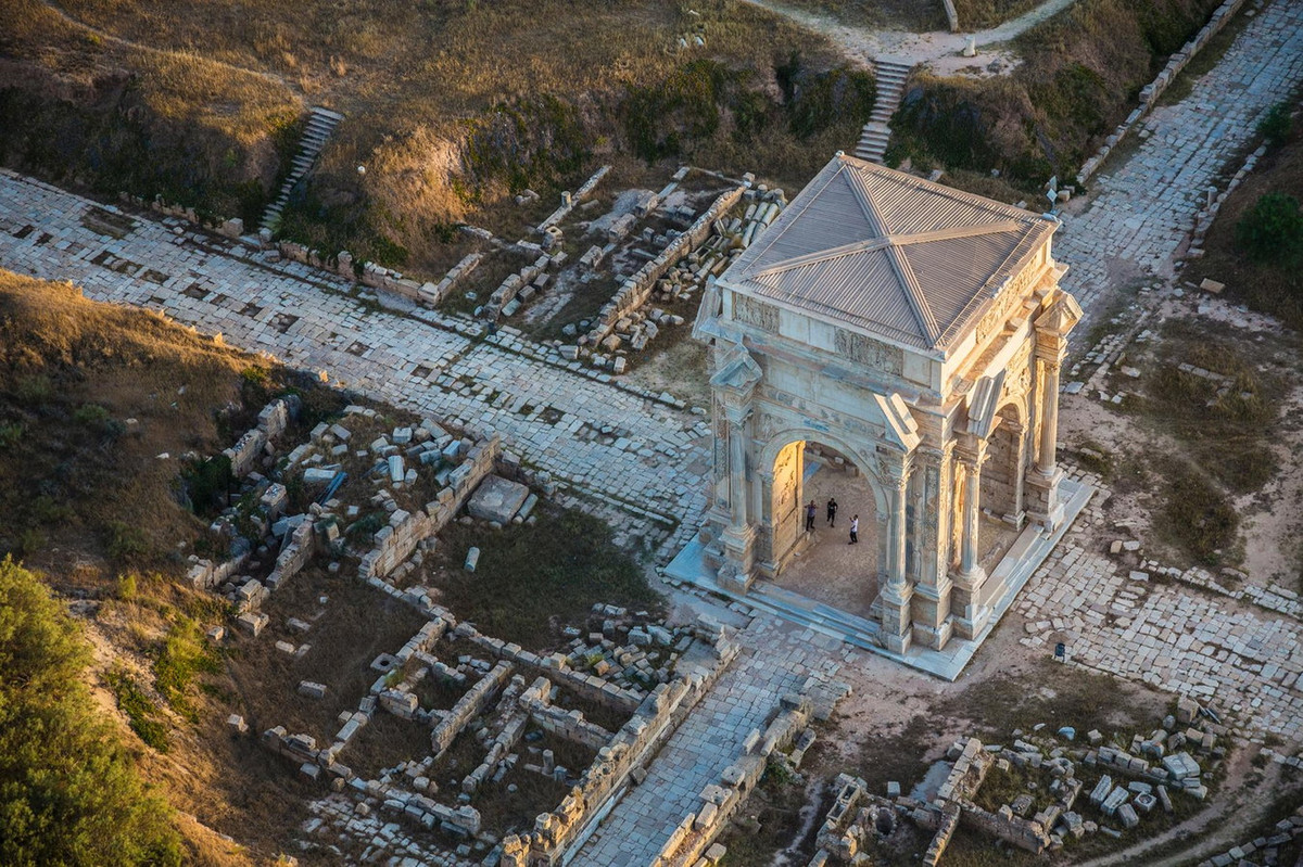 Sau khi kết thúc Chiến tranh Punic lần thứ ba (năm 146 TCN) giữa Carthage và La Mã, thành phố Leptis Magna trở thành một phần của Cộng hòa La Mã, nhưng vẫn được hưởng một quyền độc lập đáng kể. Ảnh: Reddit.