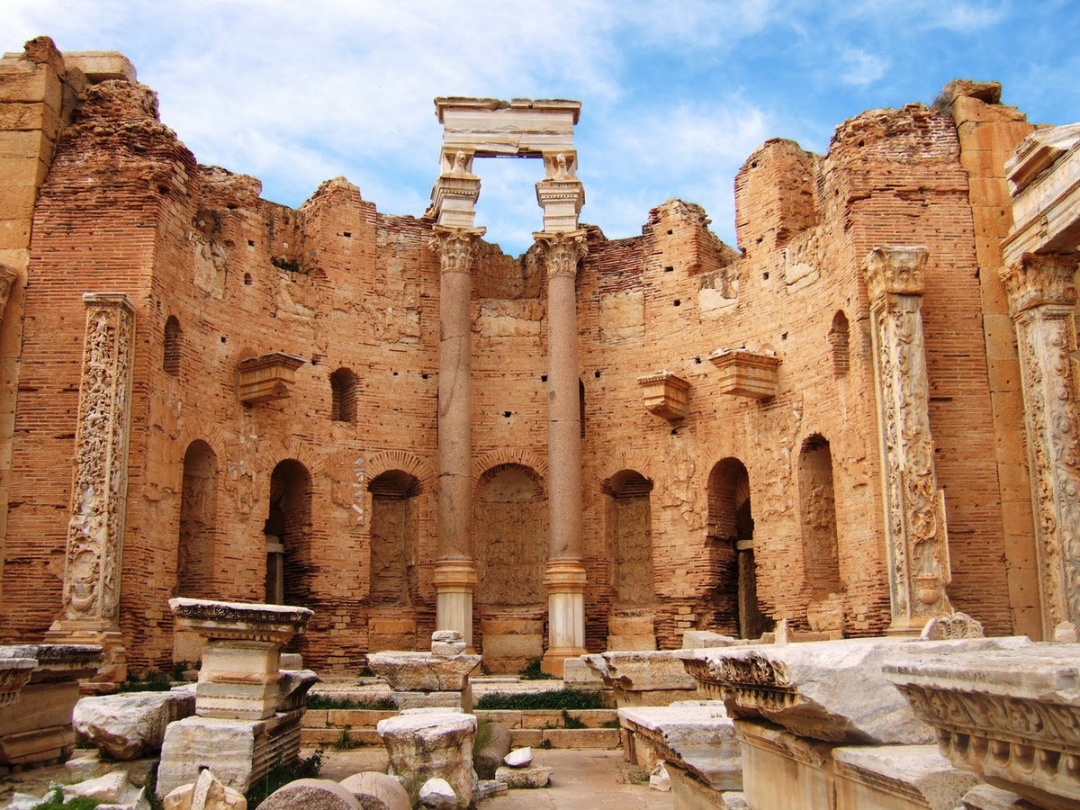 Kể từ năm 2011, tình trạng của Leptis Magna trở nên bấp bênh do Libya rơi vào hỗn loạn sau khi nhà lãnh đạo Muammar Gaddafi bị lật đổ. UNESCO đã phải đưa tàn tích La Mã này vào danh sách Di sản thế giới bị đe dọa. Ảnh: Wonderful Tourism.