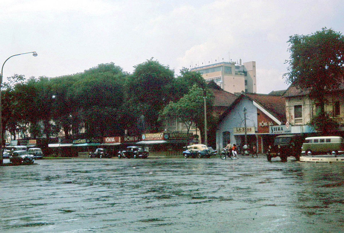 Đường Hàm Nghi, đoạn giữa Lê Lợi và Nguyễn Văn Thinh.