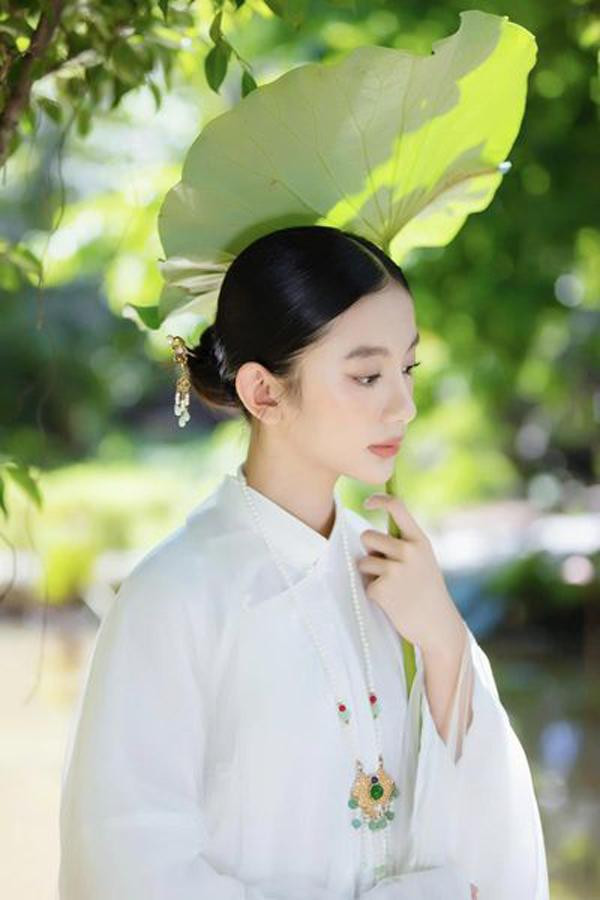 Con gai HH Ngoc Diem: Nhan sac tuoi 13 gay sot mang xa hoi ra sao?