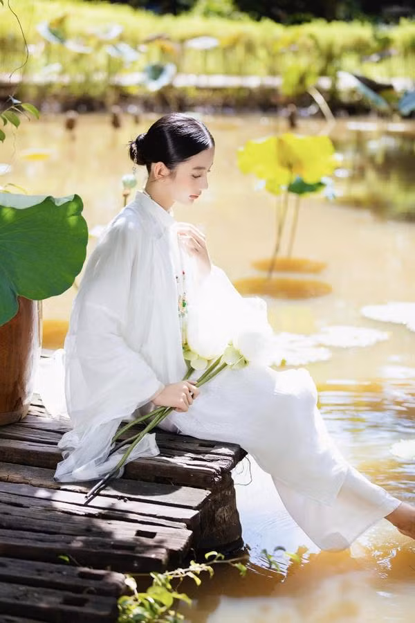 Con gai HH Ngoc Diem: Nhan sac tuoi 13 gay sot mang xa hoi ra sao?-Hinh-2