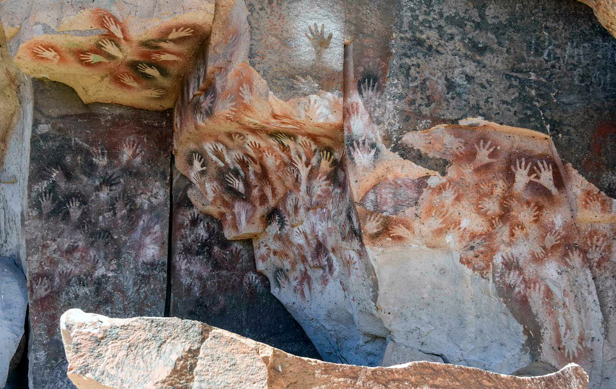 Tác giả của chúng được cho là các cư dân săn bắn - hái lượm Tehuelche trong quá khứ, những người từng sinh sống trong một khu vực rộng lớn ở khu vực. Ảnh: My Modern Met.