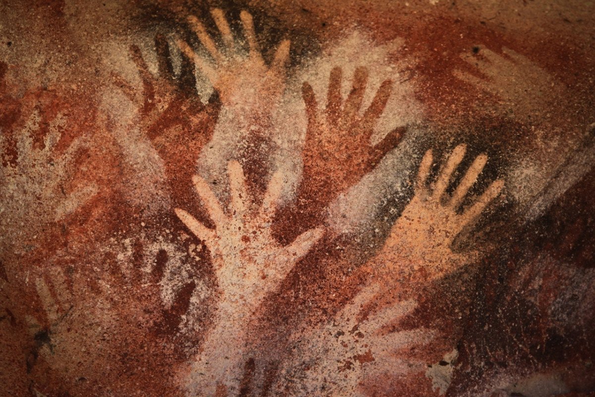 Kích thước các bàn tay tương đương với tay của một cậu bé mới trưởng thành. Ảnh: Proistoria.org.