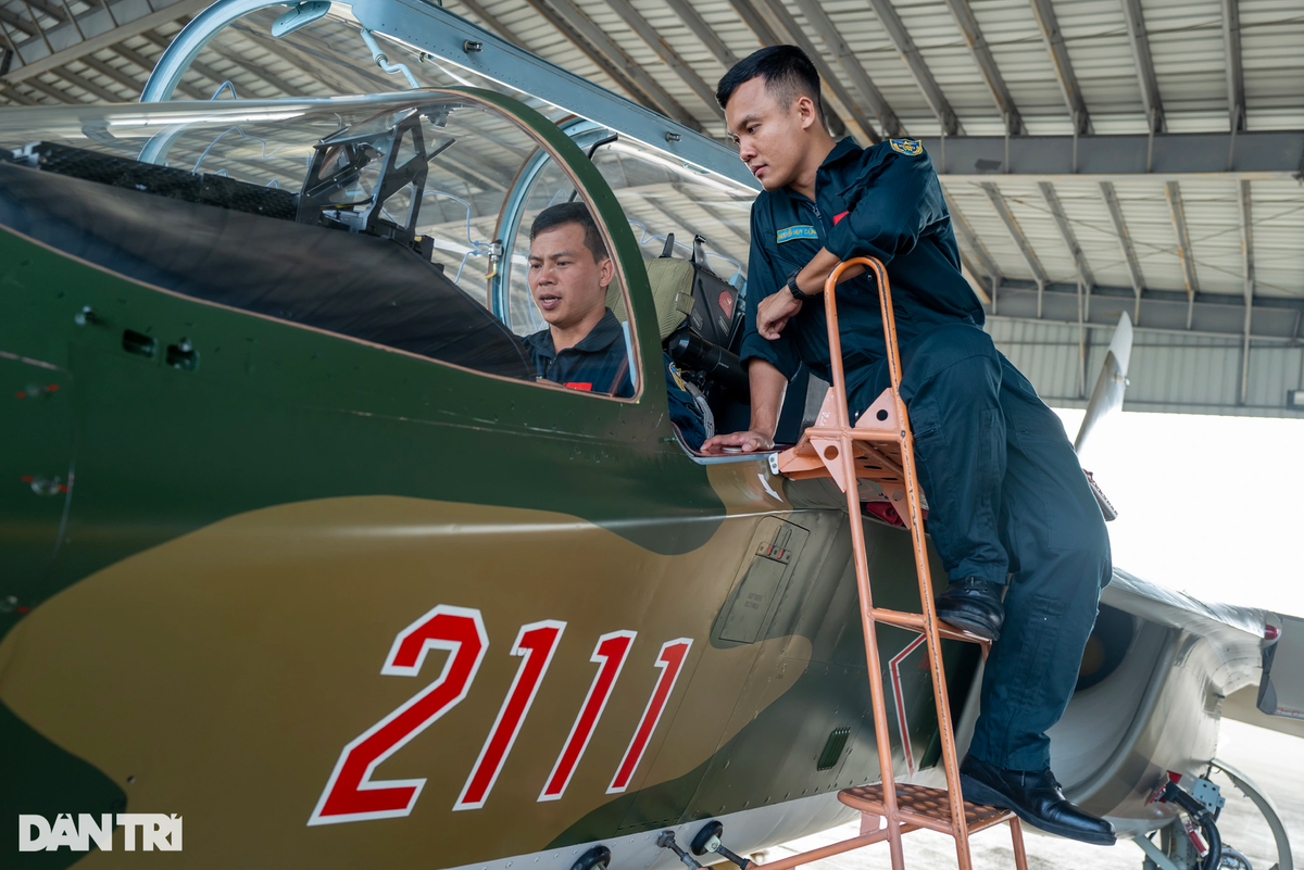 Cán bộ, phi công của Trung đoàn không quân 940 đã tích cực học tập quy chế sân bay; phương án bố trí đài trạm dẫn đường tại sân bay Kép; quy luật, điều kiện thời tiết; các phương án xử lý khi có tình huống trong huấn luyện.