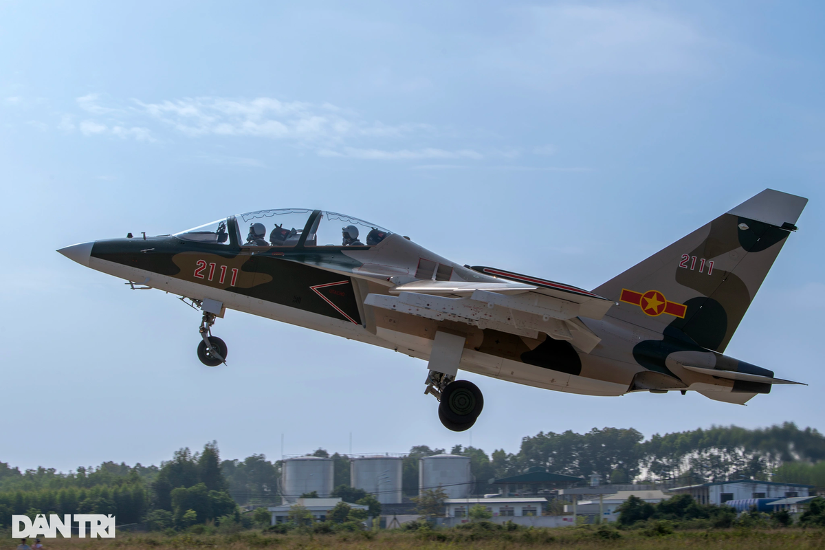 Đây là loại máy bay huấn luyện được đánh giá sẽ thay thế dòng máy bay huấn luyện L-39 - dòng máy bay huấn luyện phản lực cận âm được biên chế vào của Không quân nhân dân Việt Nam năm 1980 và sắp hết niên hạn sử dụng vào năm 2025.