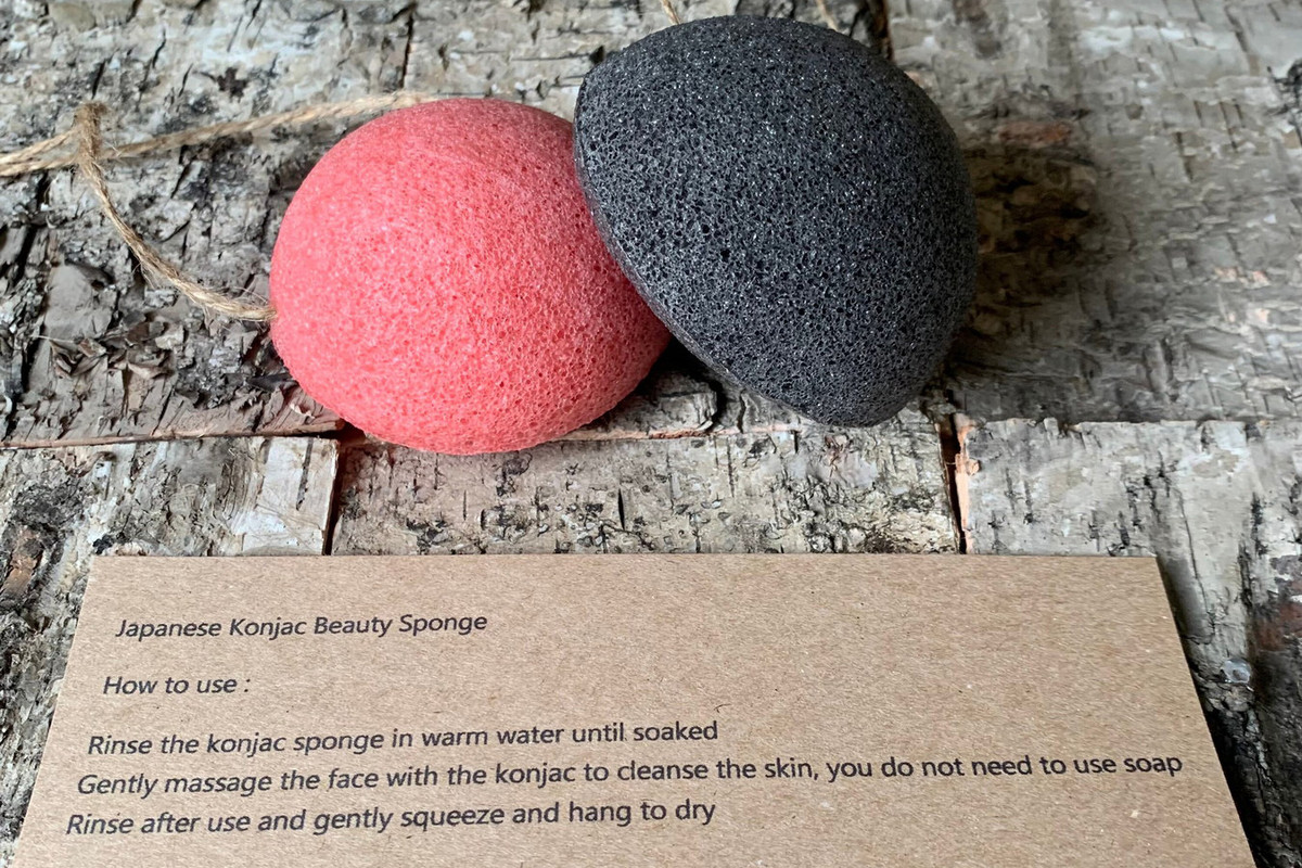 Ngoài làm thực phẩm, cây khoai nưa còn được dùng để bào chế thuốc tiêu hóa, làm bông tẩy da chết hoặc phụ gia trong nghề làm giấy truyền thống ở Nhật Bản. Ảnh: Etsy.