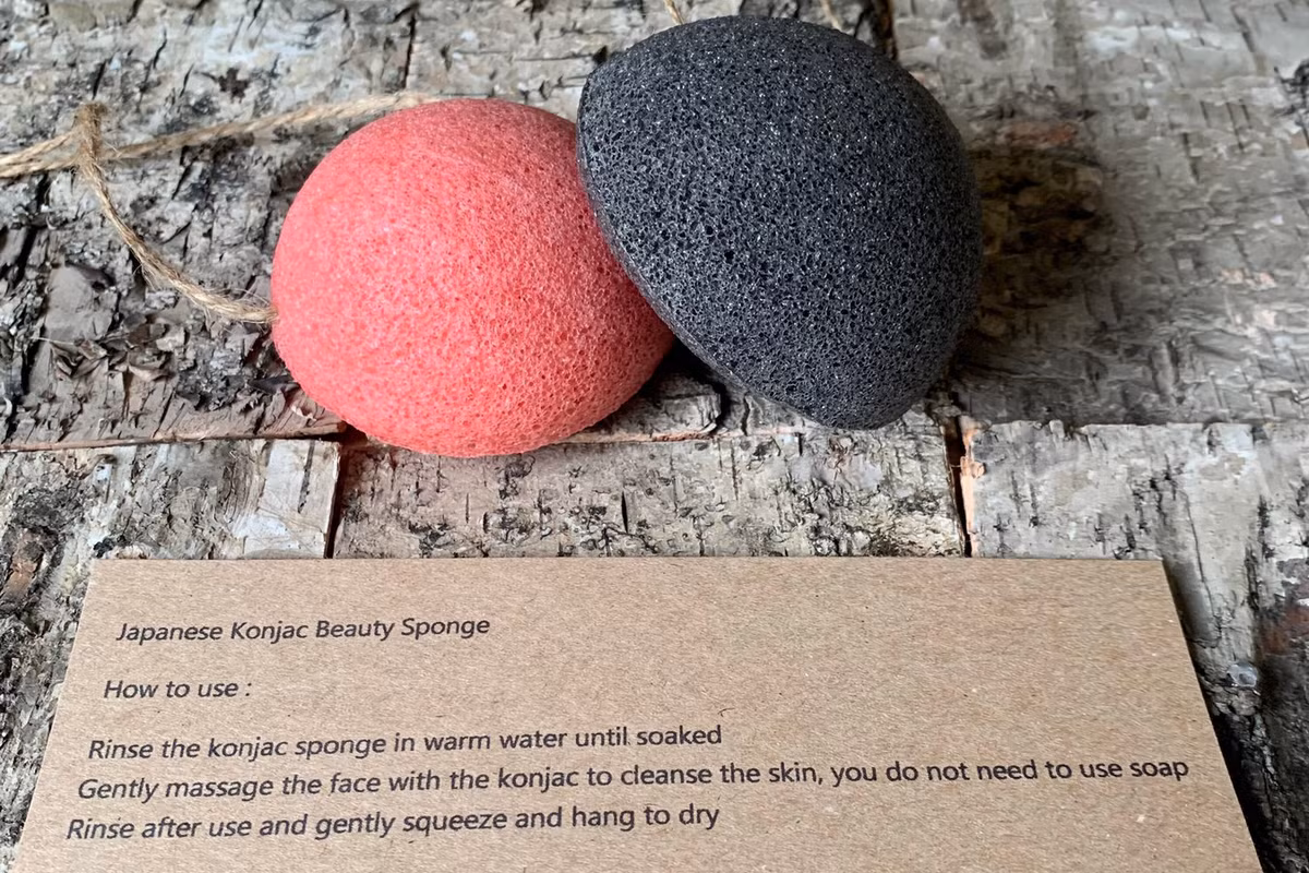 Ngoài làm thực phẩm, cây khoai nưa còn được dùng để bào chế thuốc tiêu hóa, làm bông tẩy da chết hoặc phụ gia trong nghề làm giấy truyền thống ở Nhật Bản. Ảnh: Etsy.