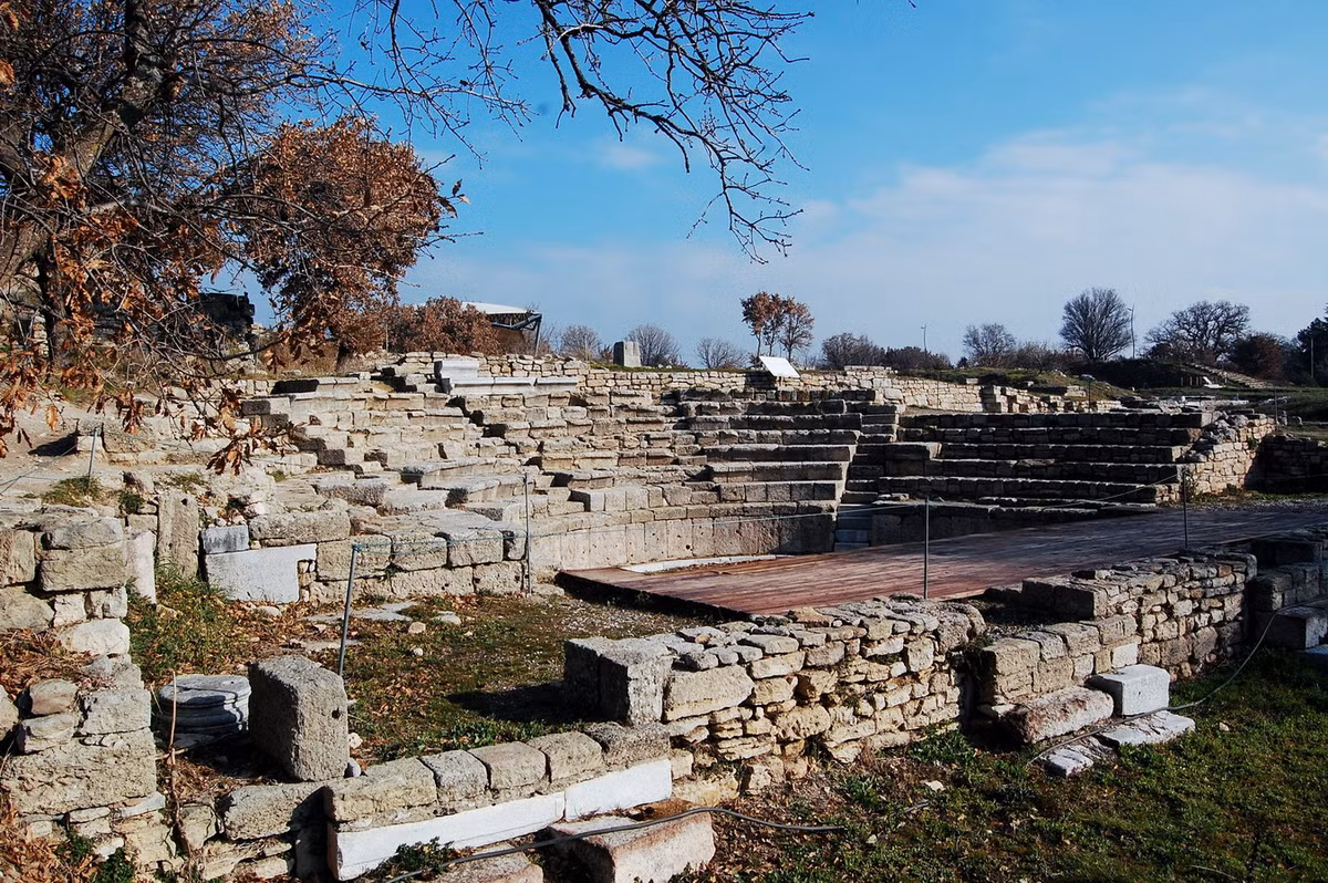 Mục đích của cuộc viễn chinh này là để trừng phạt thành Troy về vụ bắt cóc Helen, người phụ nữ được cho là đẹp nhất thế gian. Ảnh: Travels Through Turkey.