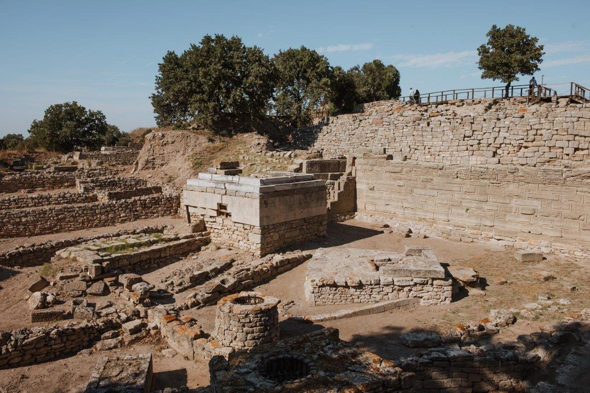 Trong đó, tòa thành thứ 6 có quy mô lớn và tráng lệ, tương đồng với mô tả của sử gia Homer về thành Troy. Ảnh: Jana Meerman.