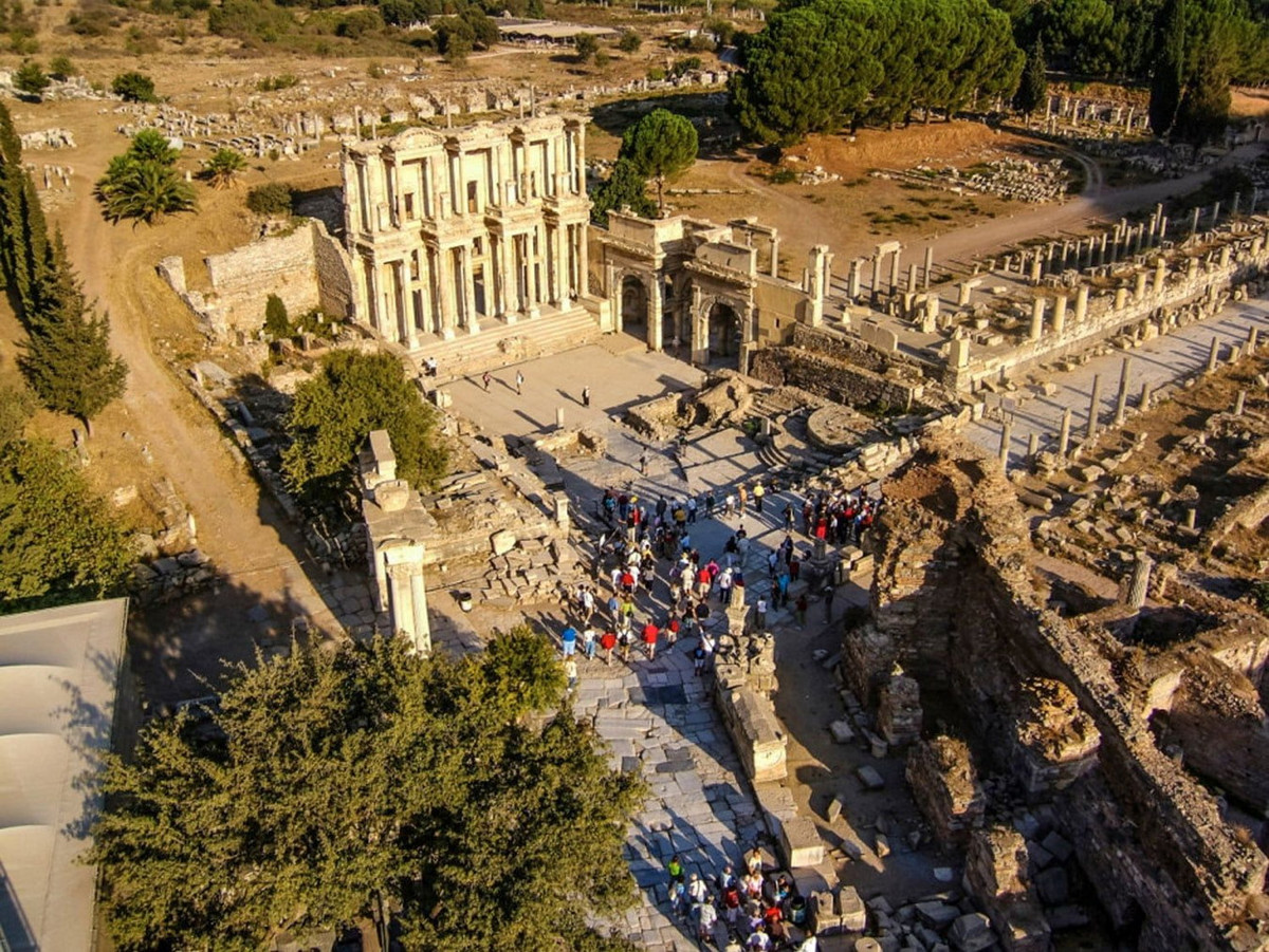 Nằm trên vùng duyên hải Ionia ở tỉnh İzmir của Thổ Nhĩ Kỳ, thành phố cổ Ephesus là một trong những đô thị quan trọng nhất của Hy Lạp cổ đại. Ảnh: Magic Carpet Turkey Tours.