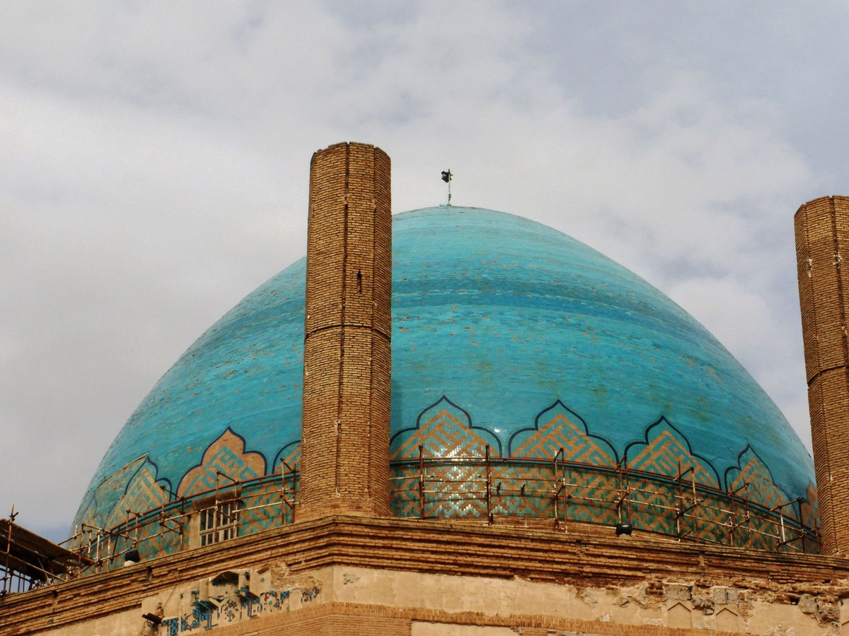 Ước tính mái vòm Soltaniyeh nặng 200 tấn, cao 49 mét, là một trong những mái vòm bằng gạch lớn nhất thế giới từng được xây dựng. Ảnh: Leonidas Argyraspid.