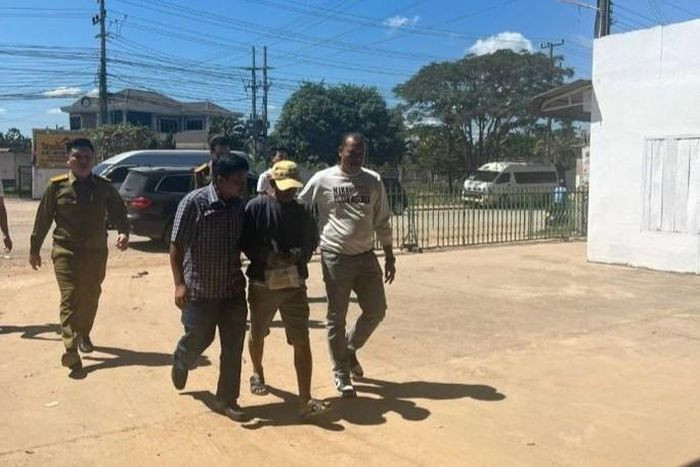 Cựu cán bộ công ty bảo hiểm bị bắt sau 20 năm trốn ra nước ngoài Cuu can bo cong ty bao hiem bi bat sau 20 nam tron ra nuoc ngoai