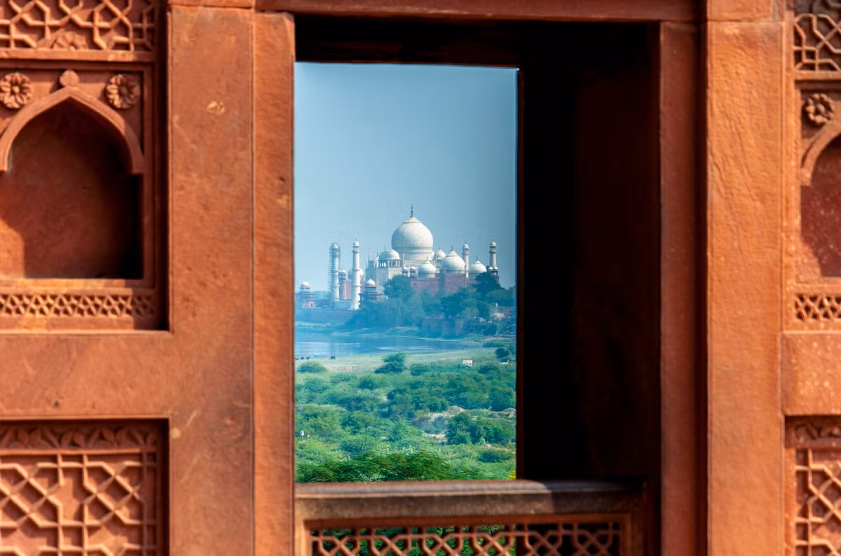 Cùng với lăng mộ Taj Mahal, pháo đài Agra được xem là di tích đặc biệt, minh chứng cho một thời kỳ thịnh vượng của triều đại Mogul. Ảnh: Wikipedia.