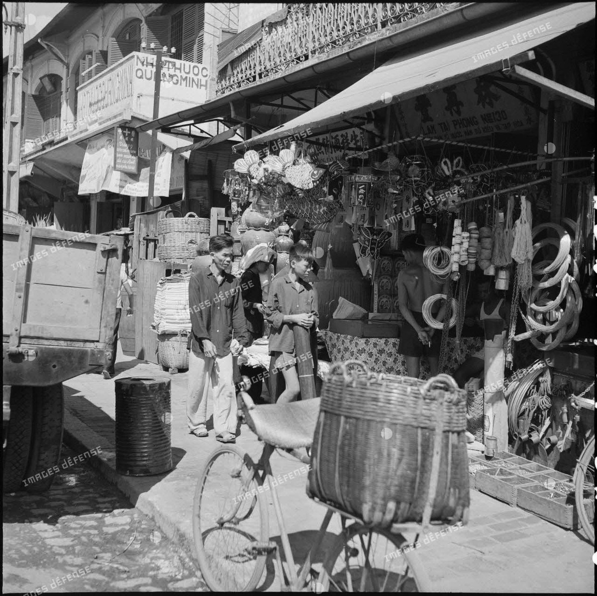 Một cửa hàng bán đồ cơ khí ở khu vực Chợ Lớn.