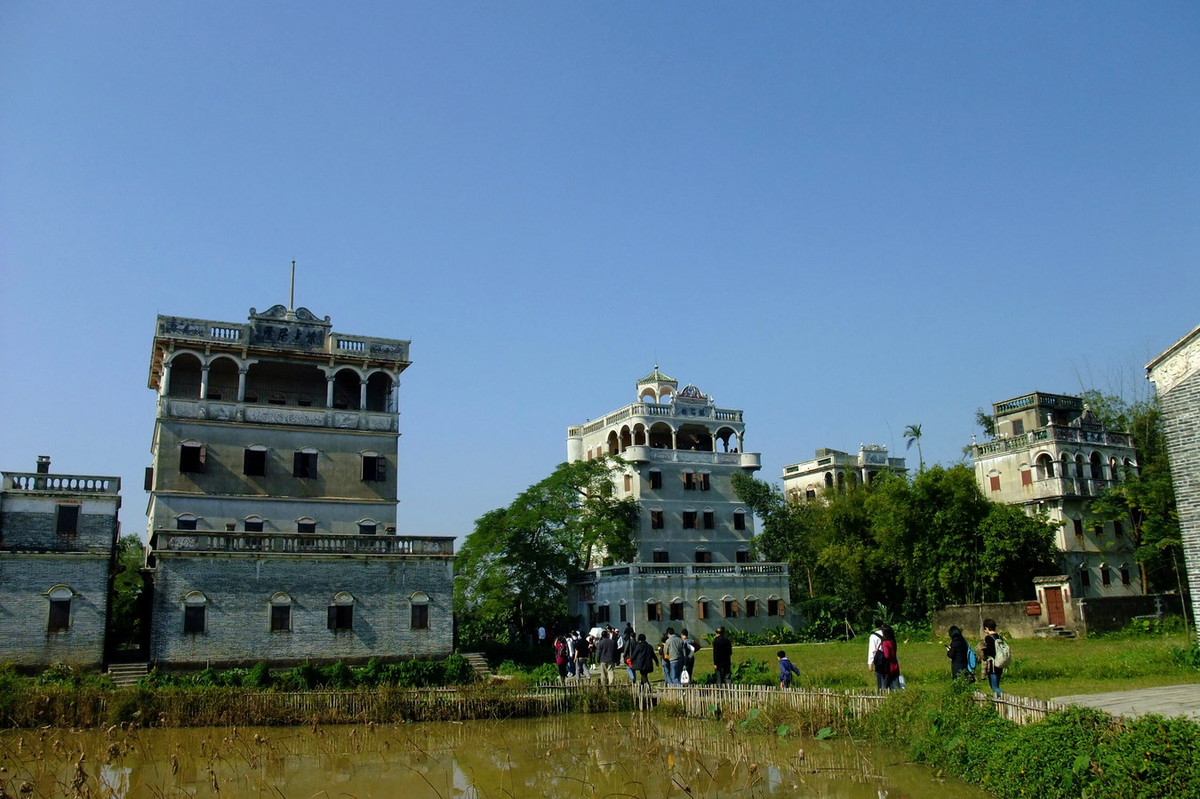 Sở dĩ như vậy bởi vùng Khai Bình trước kia rất hay ngập lụt, kiểu xây này dự phòng khi nước dâng lên các tầng bên dưới thì cuộc sống sinh hoạt hàng ngày vẫn có thể được đảm bảo. Ảnh: Xjxy.vip.