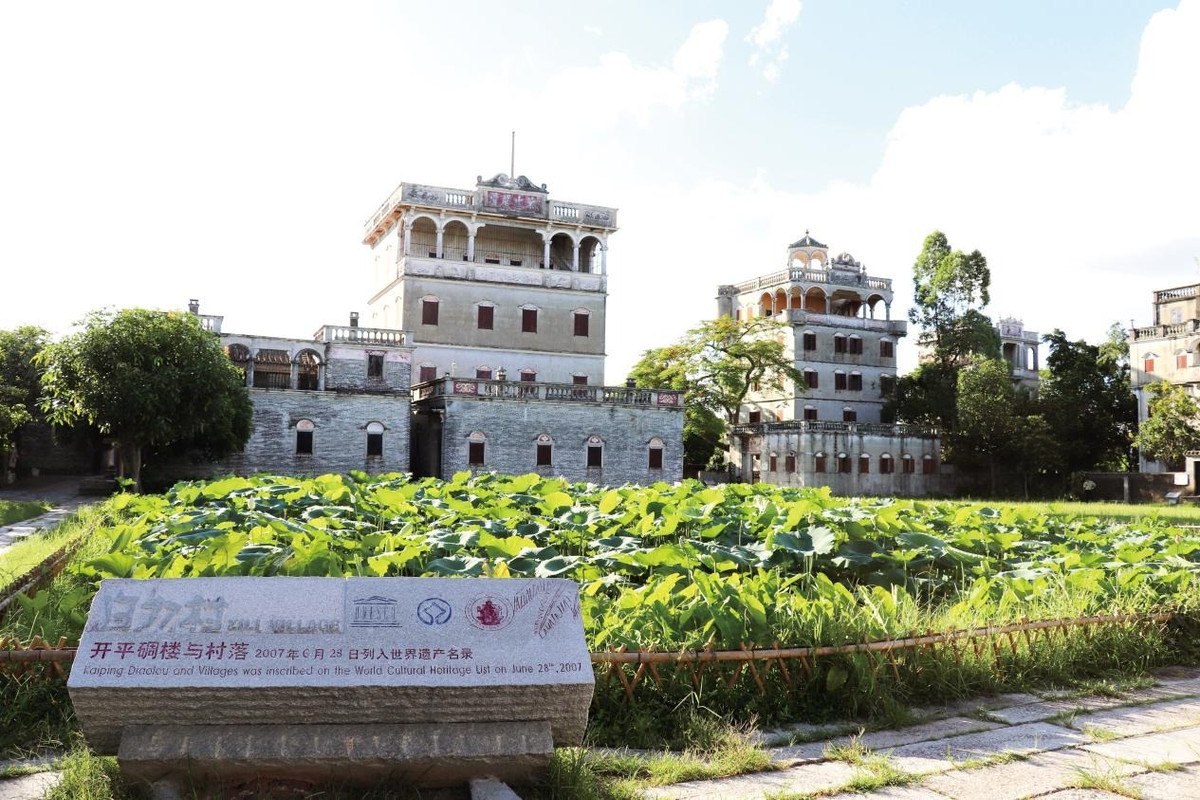 Hiện nay còn khoảng 1.800 điêu lâu tồn tại ở Khai Bình. Đa phần các điêu lâu vẫn có người cư trú thường xuyên, trong đó một số mở cửa cho khách du lịch vào tham quan. Ảnh: Thepaper.cn.