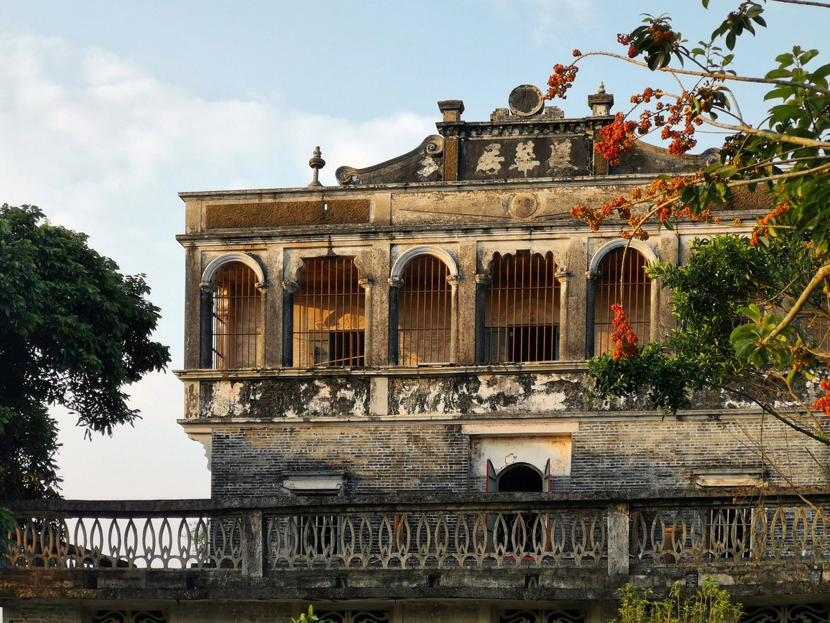 Các tòa nhà được xây dựng bằng bê tông cốt thép, mang những chi tiết kiến trúc và họa tiết trang trí chịu ảnh hưởng của cả văn hóa Trung Quốc và văn hóa phương Tây. Ảnh: Thepaper.cn.