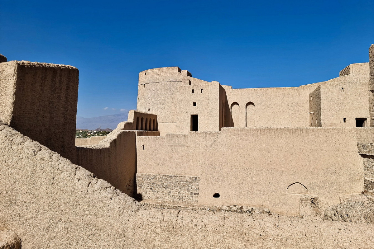 Cùng với sự suy yếu của gia tộc này, từ thế kỷ 15, pháo đài không còn được duy trì và dần dần đổ nát theo thời gian. Ảnh: Richard Mortel's Flickr.