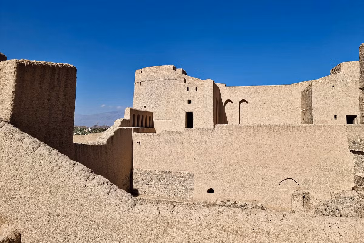 Cùng với sự suy yếu của gia tộc này, từ thế kỷ 15, pháo đài không còn được duy trì và dần dần đổ nát theo thời gian. Ảnh: Richard Mortel's Flickr.