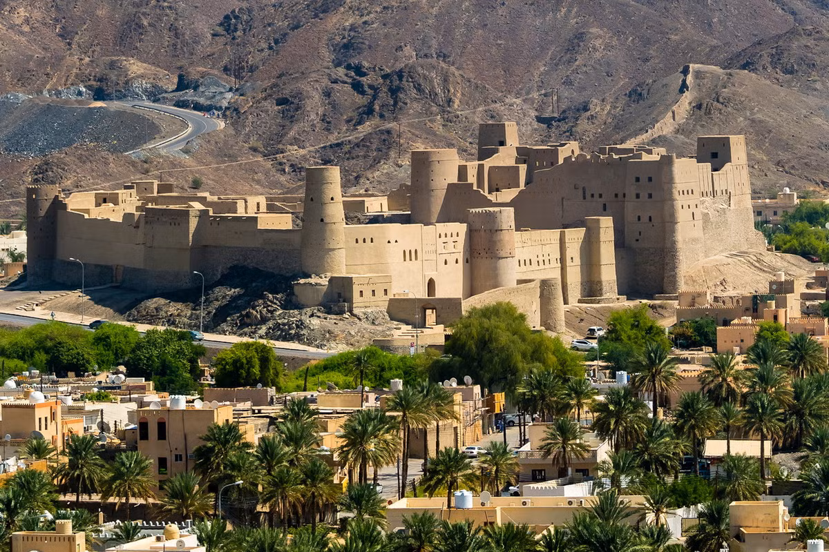 Để bảo vệ vùng lãnh thổ thống trị của mình, gia tộc này đã cho xây một pháo đài hết sức kiên cố vào thế kỷ 13. Ảnh: Vistara Magazine.