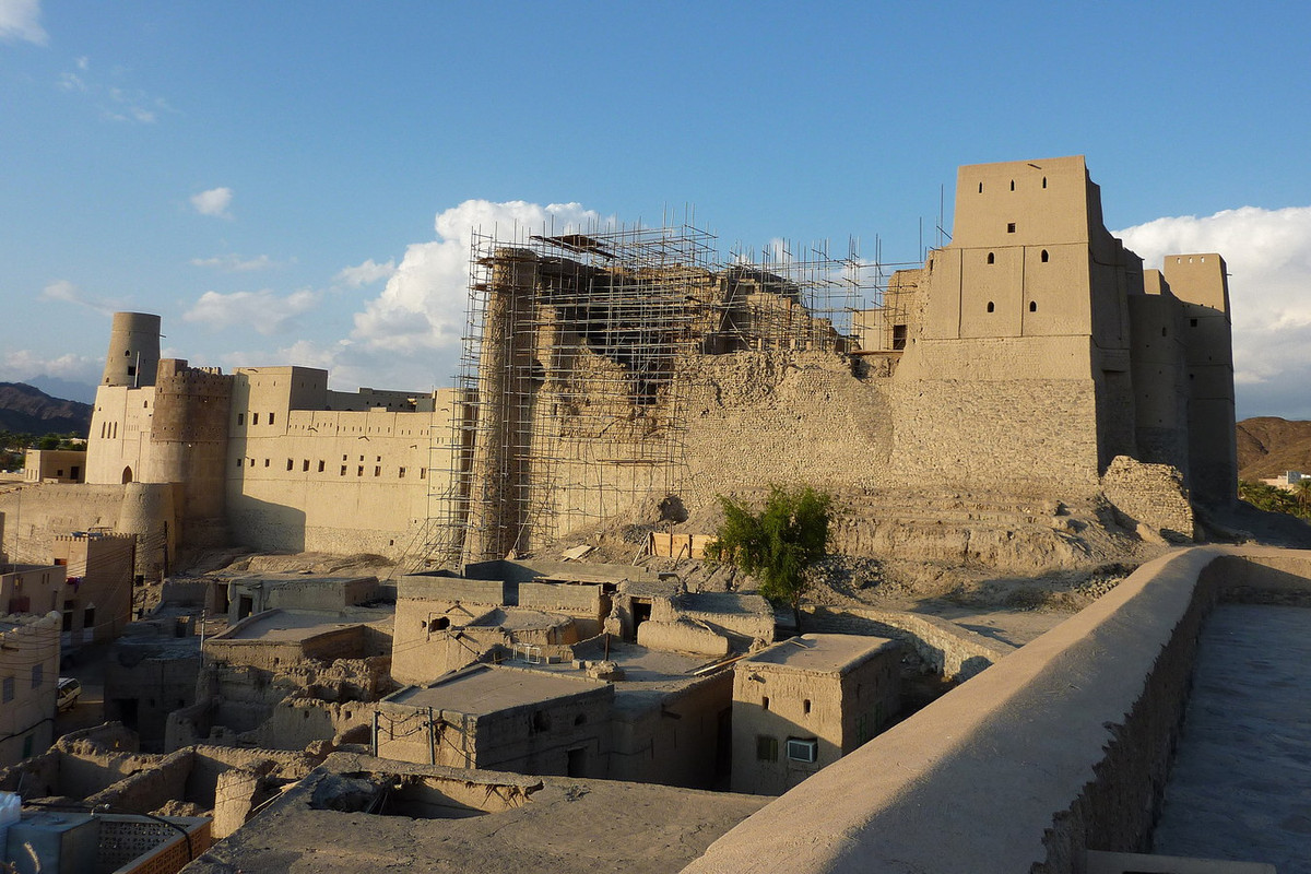 Trong thập niên 1990, chính phủ Oman đã chi hàng triệu USD để phục hồi pháo đài về nguyên trạng. Ảnh: Wikipedia.