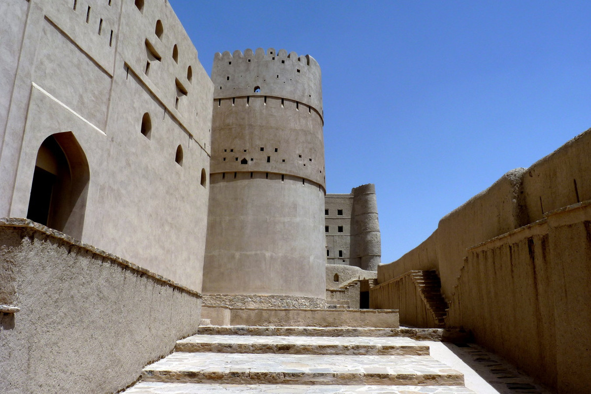 Toàn bộ công trình được xây bằng gạch nung trên nền bằng đá vững chãi. Ảnh: Wikipedia.