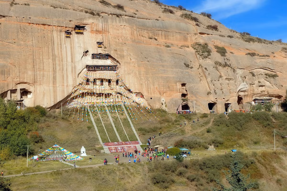 Khu phức hợp bao gồm hơn 70 hang động. Các công trình này nối với nhau bằng hệ thống lối đi nằm trong lòng núi. Ảnh: Baidu.