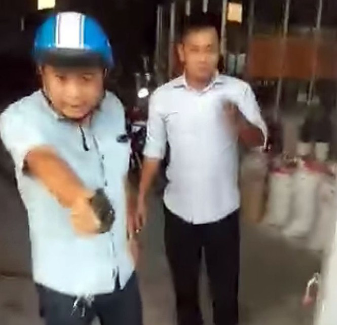 Thượng úy công an nổ súng khi đánh nhau với nhóm thanh niên Thuong uy cong an no sung khi danh nhau voi nhom thanh nien