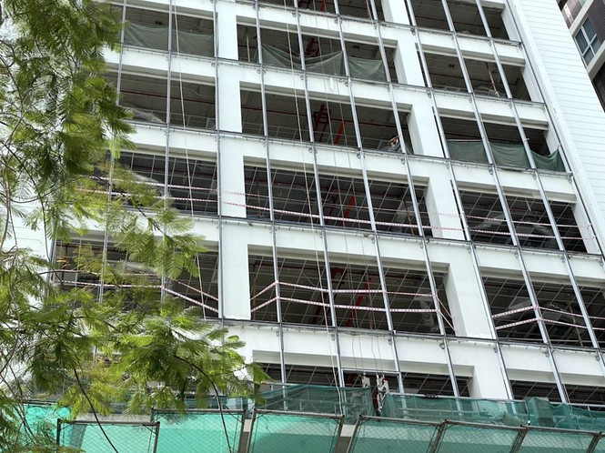 ##s###Tuy nhiên, công trình vẫn rất ngổn ngang.