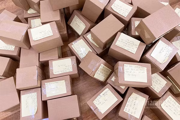 Dong cua vi cach ly, nganh hang cong nghe dua vao ban hang online de song-Hinh-2