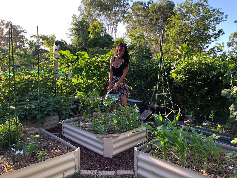 Gia đình 7 người trồng rau quả, nuôi gà sạch, sống yên bình ở ngoại ô - Hình 16 Gia dinh 7 nguoi trong rau qua, nuoi ga sach, song yen binh o ngoai o-Hinh-16