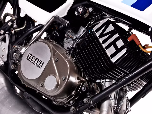 Động cơ Yamaha huyền thoại được giữ nguyên, chỉ được thay vỏ ốp chống gỉ sét.