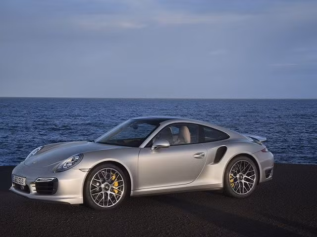 Siêu xe Porsche 911 Turbo S.
