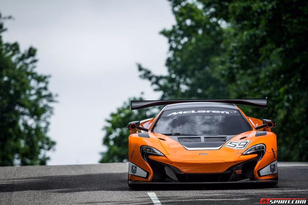 Xe được thiết kế với phần mũi xe lấy cảm hứng khí động học của mẫu P1, cửa hút khí 2 cánh lớn hơn và cánh gió đuôi tăng thêm tính thể thao cho chiếc xe.