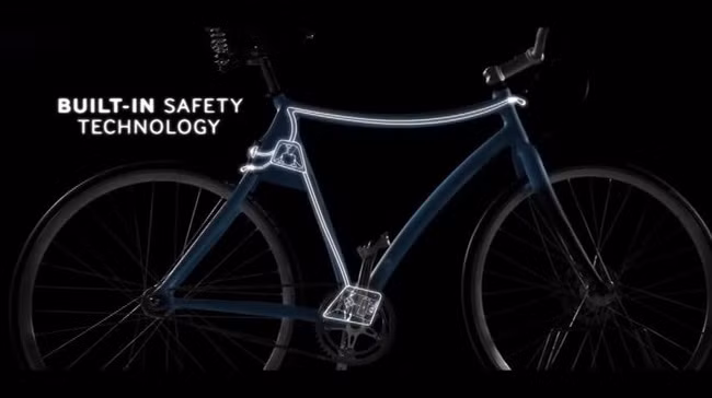 Hãng điện tử Samsung đến từ Hàn Quốc chính thức giới thiệu mẫu xe đạp mới tại sự kiện Milan Design Week mang tên SmartBike được tích hợp sẵn ứng dụng thông minh dành cho xe và có thể kết nối trực tiếp với điện thoại di động.