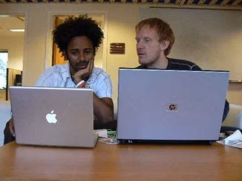 Các nhân viên bị cấm Facebook vì các ông chủ cảm thấy lancg phí thời gian.