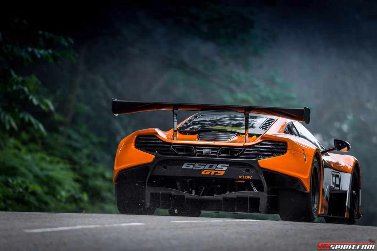 Ra đời nhằm thay thế siêu xe GT3 12C ra mắt năm 2013, McLaren 650 GT3 được nâng cấp nhiều công nghệ hiện đại nhằm hỗ trợ cho người lái.