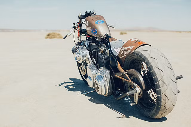 Xe được trang bị động cơ 171 mã lực tại 7.000 vòng/phút. Hộp xích và ốp vỏ động cơ được thay thế bằng lớp vỏ mới hào nhoáng và bóng bẩy.