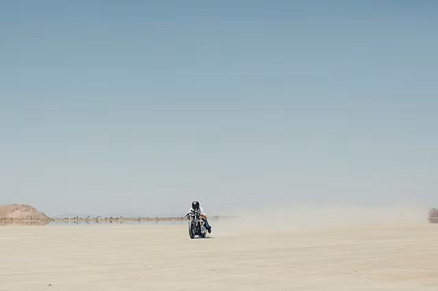 Xe đạt tốc độ tối đa rất tốt 321 km/h, không kém bất kì các mẫu xe đua nổi tiếng thế giới nào.