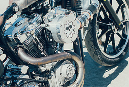 Biểu tượng đầu lâu được cách tân từ hình bánh răng mạnh mẽ và cá tính.