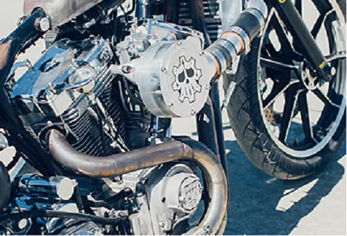 Biểu tượng đầu lâu được cách tân từ hình bánh răng mạnh mẽ và cá tính.