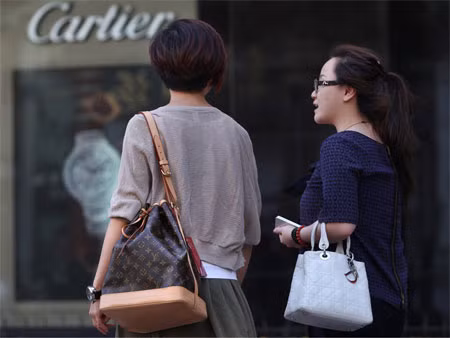 Chi tiêu dùng của Trung Quốc được dự báo sẽ tăng từ mức 2,03 nghìn tỷ USD trong năm 2010 lên 6,18 nghìn tỷ USD vào năm 2020. Trung Quốc được dự báo sẽ là thị trường hàng xa xỉ lớn nhất thế giới vào năm 2020, với quy mô 245 tỷ USD.