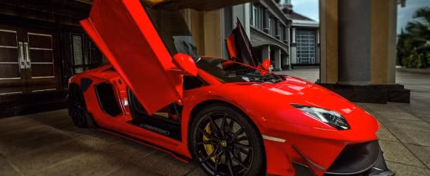 Siêu xe Lamborghini Aventador mới đây đã được hãng độ xe DMC tinh chỉnh lại phần khung gầm khiến chiếc xe hầm hố mạnh mẽ hơn bao giờ hết, đúng với tên gọi "bò tót" của nó.