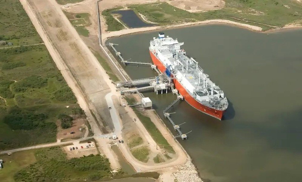 Nguy cơ thảm họa môi trường là rất lớn bởi 300 nghìn thùng dầu có thể tràn ra ngoài và không ai chịu trách nhiệm bồi thường, bởi vì đây là tàu thuộc “hạm đội bóng tối” của Nga, do vậy ngay trong tháng 6, EU và Anh đã bổ sung chiếc Canis Power vào danh sách trừng phạt.