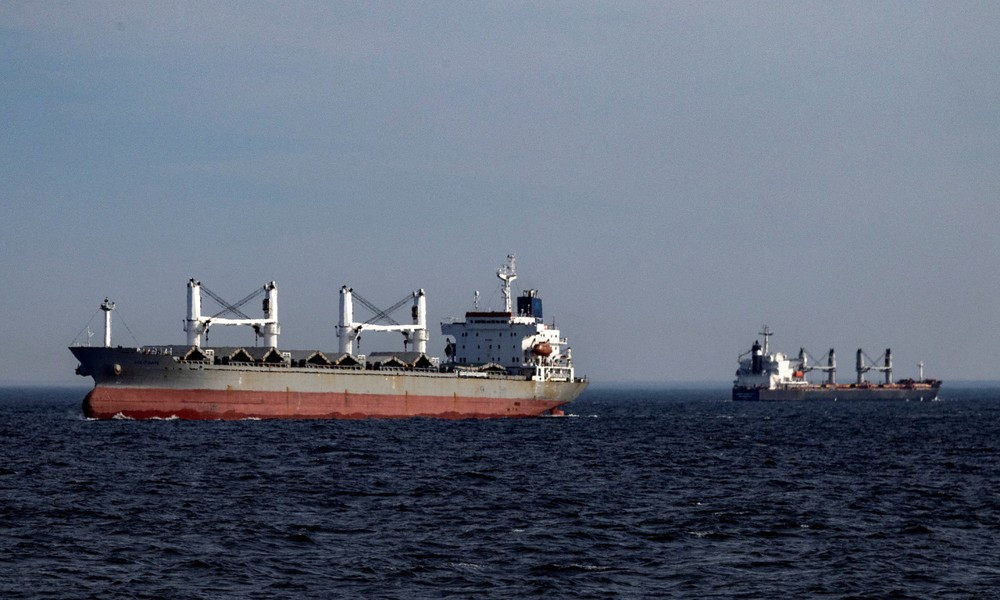 "Nhưng cần lưu ý, các công ty như vậy đang bị chính phủ phương Tây nhắm đến, dự kiến biện pháp trừng phạt mới sẽ được đưa ra sớm nhất nhằm chặn đường xuất khẩu của Nga một cách triệt để hơn", tờ báo Anh kết luận.